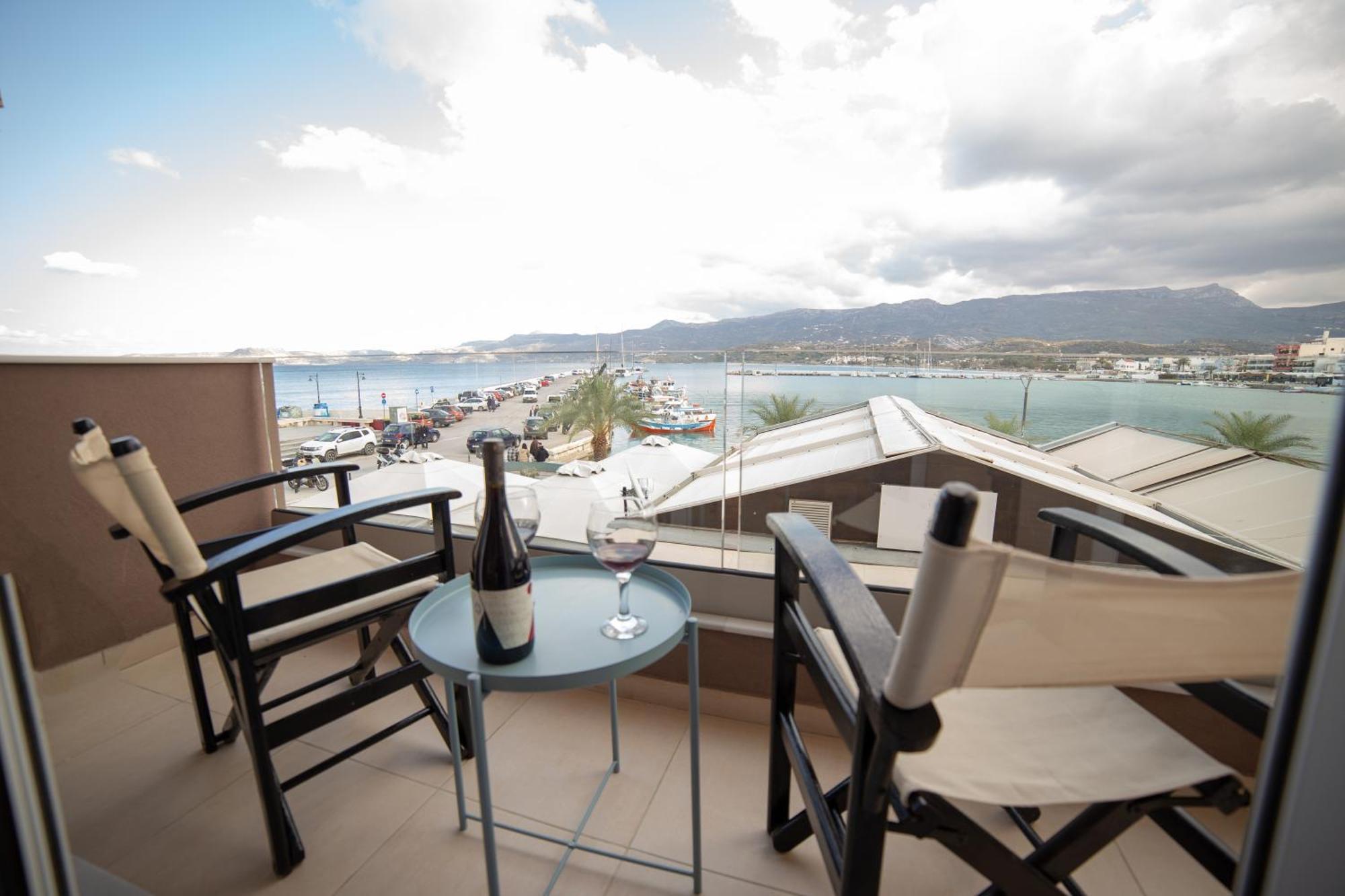 Apartment Port View *